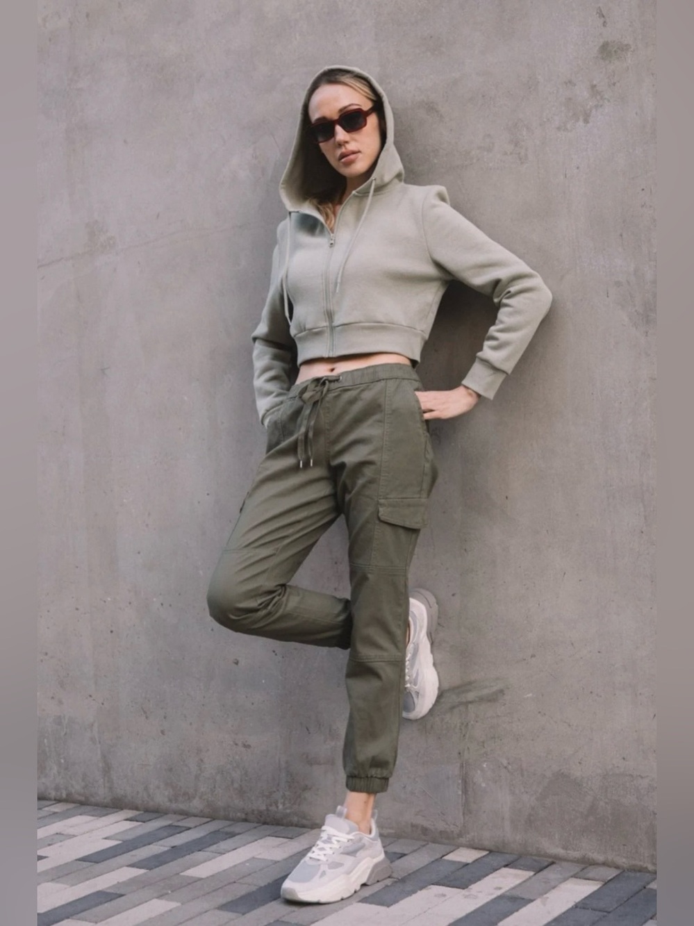 Rewash Olive Green Cargo Joggers with Drawstring Waist. Size Large.